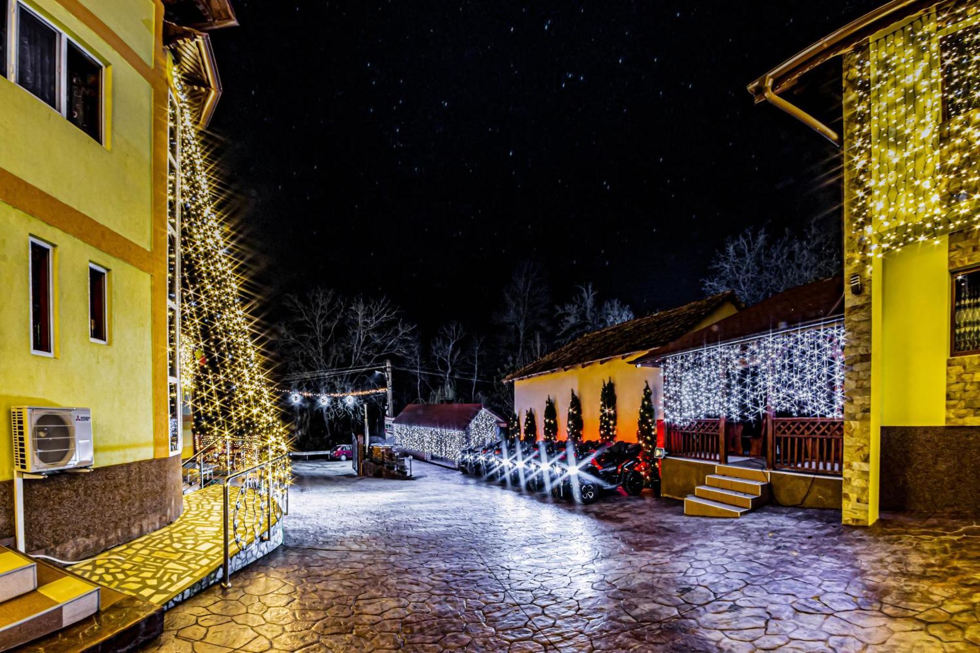 Pensiunea Mihaela Novaci-Straini Bagian luar foto